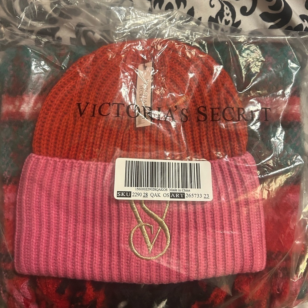 Victoria secret hat and scarf set